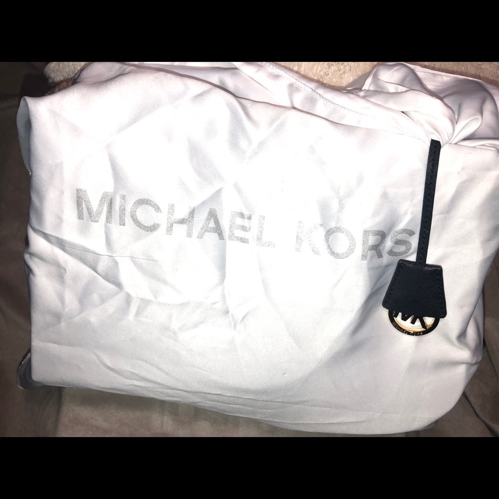 Brand new Michael Kors purse - never been used - Picture 7 of 7